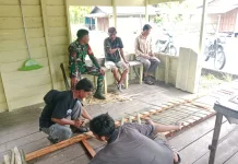 Babinsa Merbau Perkuat Nilai Pancasila lewat Komsos Bersama Warga