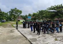 Babinsa Mandau Tanamkan Nilai Pancasila Kepada Pelajar Melalui Komsos