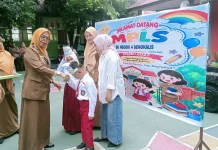 MPLS SDN 4 Bengkalis Meriah, Dibuka dengan Pemasangan Mahkota dan Peletusan Balon