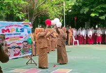 Hari Pertama MPLS SDN 4 Bengkalis: Ada Tangis, Tawa, Disambut dengan Mahkota dan Balon