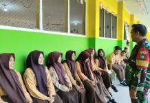Babinsa Mandau Beri Pemahaman Wawasan Kebangsaan untuk Pelajar
