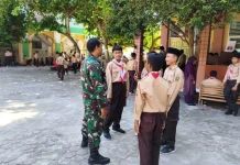 Babinsa Mandau Tanamkan Nilai Pancasila kepada Siswa SDIT Al Kautsar