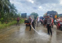 Tabrakan Beruntun 4 Truk Tangki CPO di Pinggir, Minyak Tumpah ke Jalan