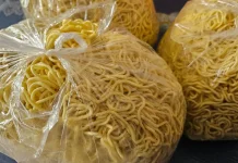 Usaha Mie Kuning Lokal Bertahan Berkat Kepercayaan Pelanggan