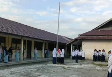 MTs Andini Tanamkan Nilai Adab Melalui Upacara Bendera