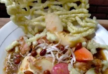 Rujak Banci Khas Bandung, Perpaduan Pedas, Manis, Asam, dan Gurih