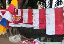 Pedagang Bendera Musiman Ramaikan Bengkalis Sambut Hari Kemerdekaan
