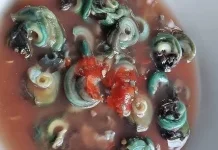 Rujak Batu-Batu Khas Bali, Kuliner Kerang Laut dengan Kuah Asam Pedas