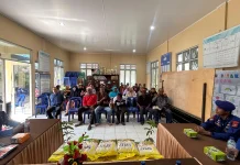 JALUR Ditpolairud Polda Riau Bagikan Beras dan Bendera di Dumai