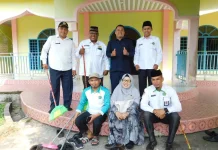 KUA Bengkalis Bersama Penyuluh Agama Bersihkan Rumah Ibadah lewat GEBER MAS
