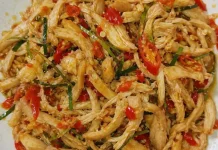 Cara Membuat Ayam Suwir Daun Jeruk yang Praktis dan Lezat