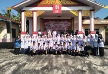 Paduan Suara MTsN 2 Bengkalis Iringi Upacara HUT RI di Selatbaru