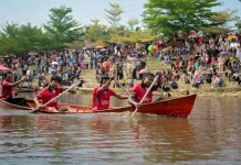 Pacu Sampan Meriahkan Festival Kemerdekaan Balai Pungut