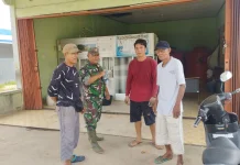 Babinsa Ajak Warga Tanjung Datuk Perkuat Keamanan Desa