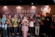 Bupati Bengkalis Raih Penghargaan Bakti Koperasi di Koperasi Awards