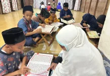 Cahaya Mengaji Al-Quran dari Rumah Sederhana di Kampung Suka Damai