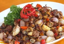 Cumi Pedas Bawang Utuh, Gurih dan Pedas dengan Aroma Daun Jeruk