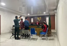 CCTV Bongkar Pengeroyokan, Pria Berkaos Merah Ikut Hajar Korban
