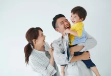 Harta, Tahta, Kata dan Cinta, Memahami Bahagia dari Cara Pandang Orang Tua dan Anak
