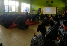 MTs Daarussalam Pematang Duku Timur Gelar Nobar Film G30S/PKI