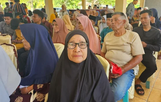 Nenek Zainah Terima Rumah Layak Huni