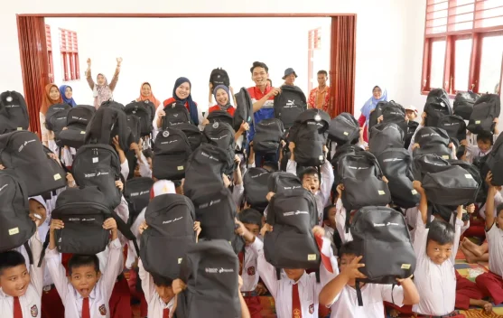 Tas Baru, Energi Baru: Senyum Siswa Minas Sambut HUT ke-1 Danantara