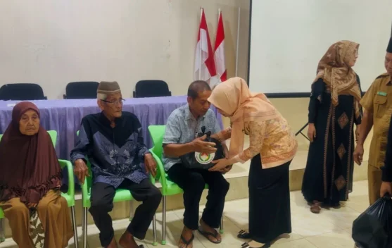 DWP Bengkalis Turun ke Desa Salurkan Sembako jelang Idulfitri