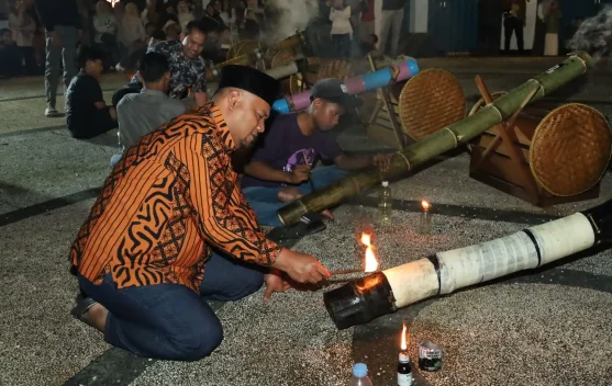 Lomba Meriam Buluh Siak Meriahkan Malam Ramadan