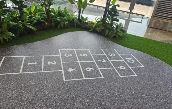 Permainan Tradisional Engklek Hadir di Bandara KLIA, Tarik Perhatian Wisatawan
