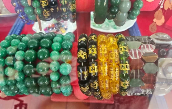 Gelang Batu Giok Kian Diminati, Dipercaya Bawa Ketenangan dan Energi Positif