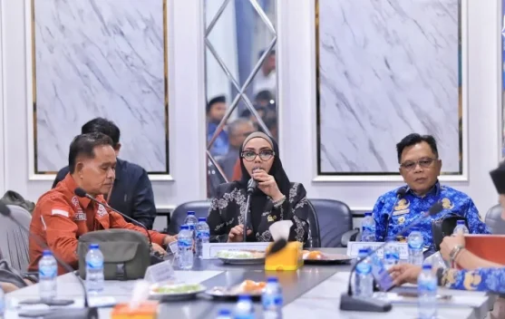 Iyet Bustami Siap Perjuangkan Nasib Pekerja Panglong Meranti