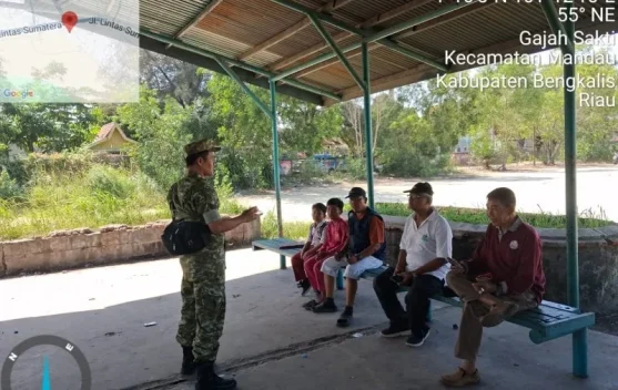 Babinsa Mandau Perkuat Wawasan Kebangsaan Warga Kampung Pancasila