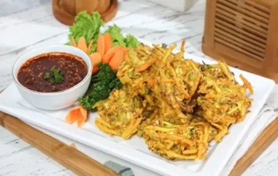 Bakwan Sayur dengan Sambal Ulek Gula Merah
