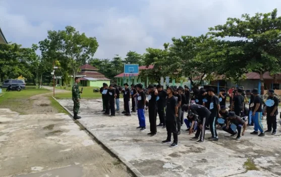 Babinsa Mandau Tanamkan Nilai Pancasila Kepada Pelajar Melalui Komsos