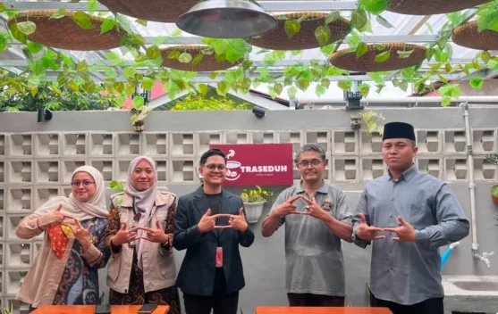 KUA Tualang Dampingi Visit Produk Sertifikasi Halal di Traseduh Coffee and Space