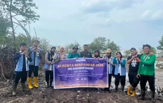 Mahasiswa Kukerta UNRI Tanam Mangrove Cegah Abrasi Selatbaru Bersama