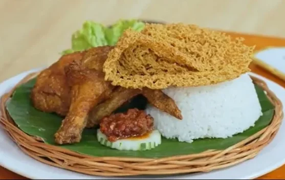Keremesan Ayam Renyah, Pelengkap Ayam Goreng yang Mudah Dibuat di Rumah