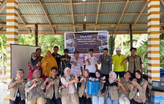 Mahasiswa Kukerta UNRI Kenalkan Budikdamber Dukung Ketahanan Pangan Keluarga