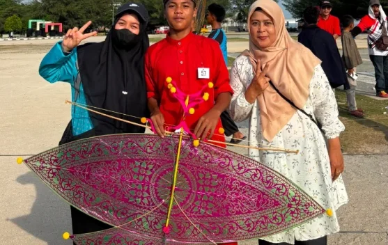 Muhammada Harumkan SMAN 4 Bengkalis, Raih Juara 2 Lomba Layang Kuwau
