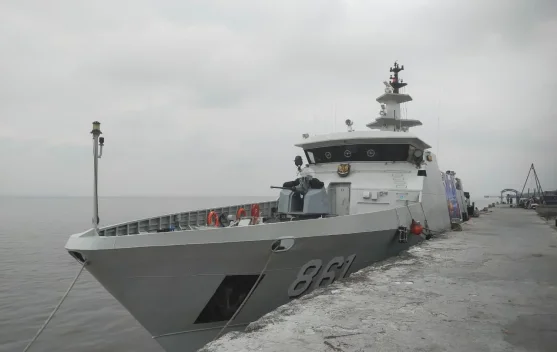 Open Ship KRI Lepu Tarik Antusias Warga Bengkalis