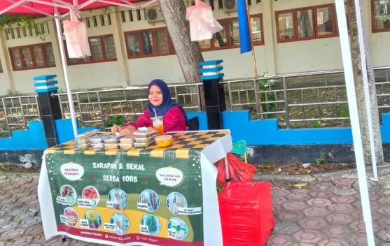 Sarapan Murah Junita Raup Omzet Jutaan Setiap Hari
