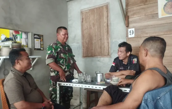 Babinsa Koramil 05/Bukit Batu Perkuat Kamtibmas lewat Komsos
