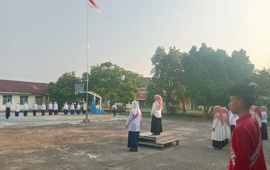 Upacara Bendera MTs YPPI Bengkalis, Tanamkan Disiplin dan Karakter Religius
