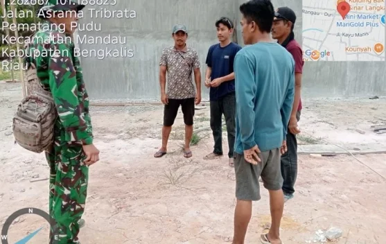 Babinsa Mandau Perkuat Wawasan Kebangsaan Kampung Pancasila
