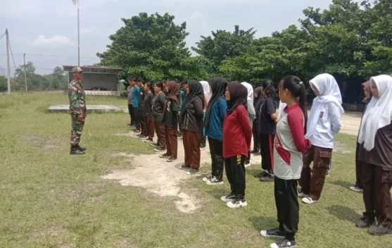 Babinsa Mandau Perkuat Wawasan Kebangsaan Kampung Pancasila