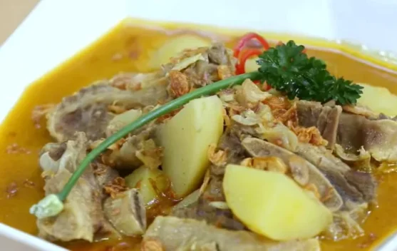Bikin Nasi Hangat Makin Lahap, Ini Resep Kari Iga dan Kentang