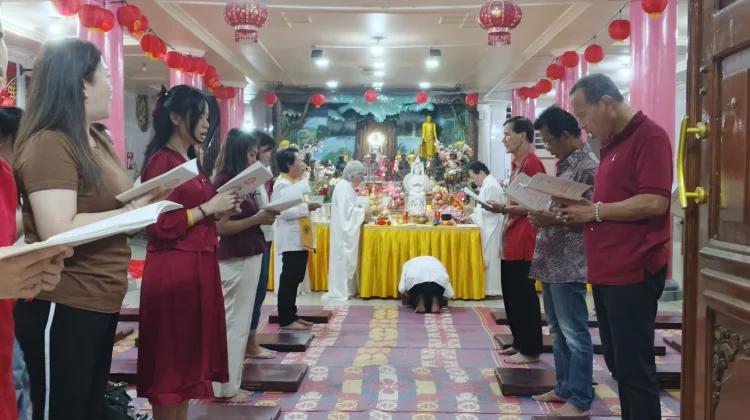 Umat Buddha Bengkulu Gelar Puja Bakti Imlek 2577