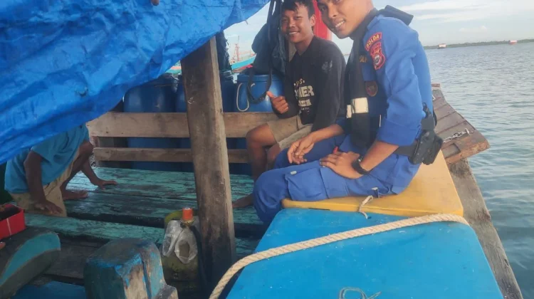 Cuaca Ekstrem, Ditpolairud Minta Nelayan Jaga Keselamatan di Laut