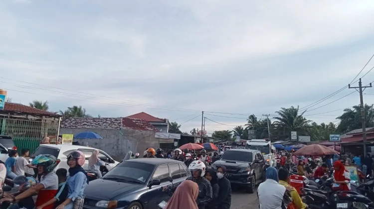 Pasar Tumpah Ramadan, Jalan Samsul Bahrun Mendadak Macet