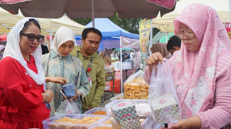 Senator Destita Borong Takjil UMKM, Dorong Perputaran Ekonomi Ramadan